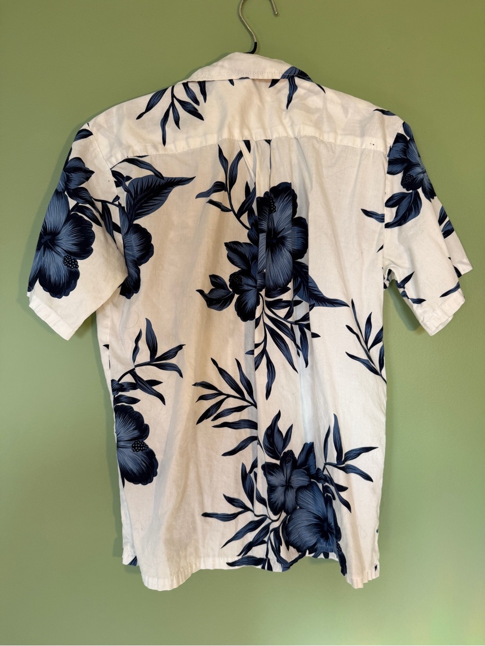 Men's White Short-Sleeve Hawaiian Shirt with Navy Floral Print - Picture 2 of 3